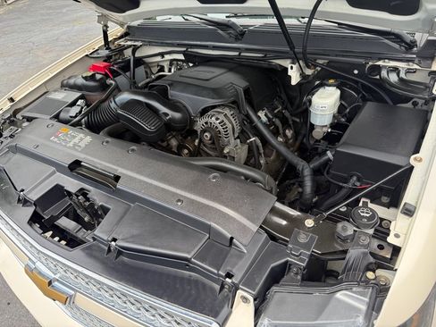 Used 2013 Chevrolet Avalanche LTZ AWD/4WD image 20