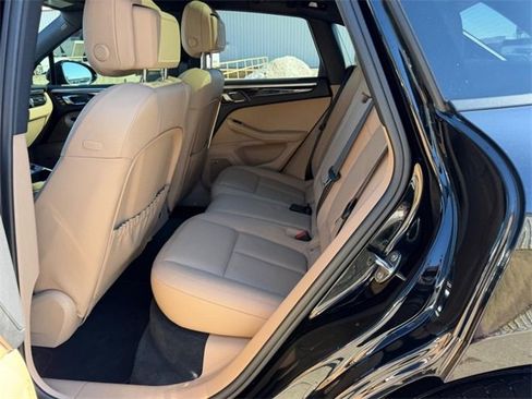 Used 2022 Porsche Macan image 8