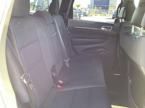 Used 2018 Jeep Grand Cherokee Laredo image 33
