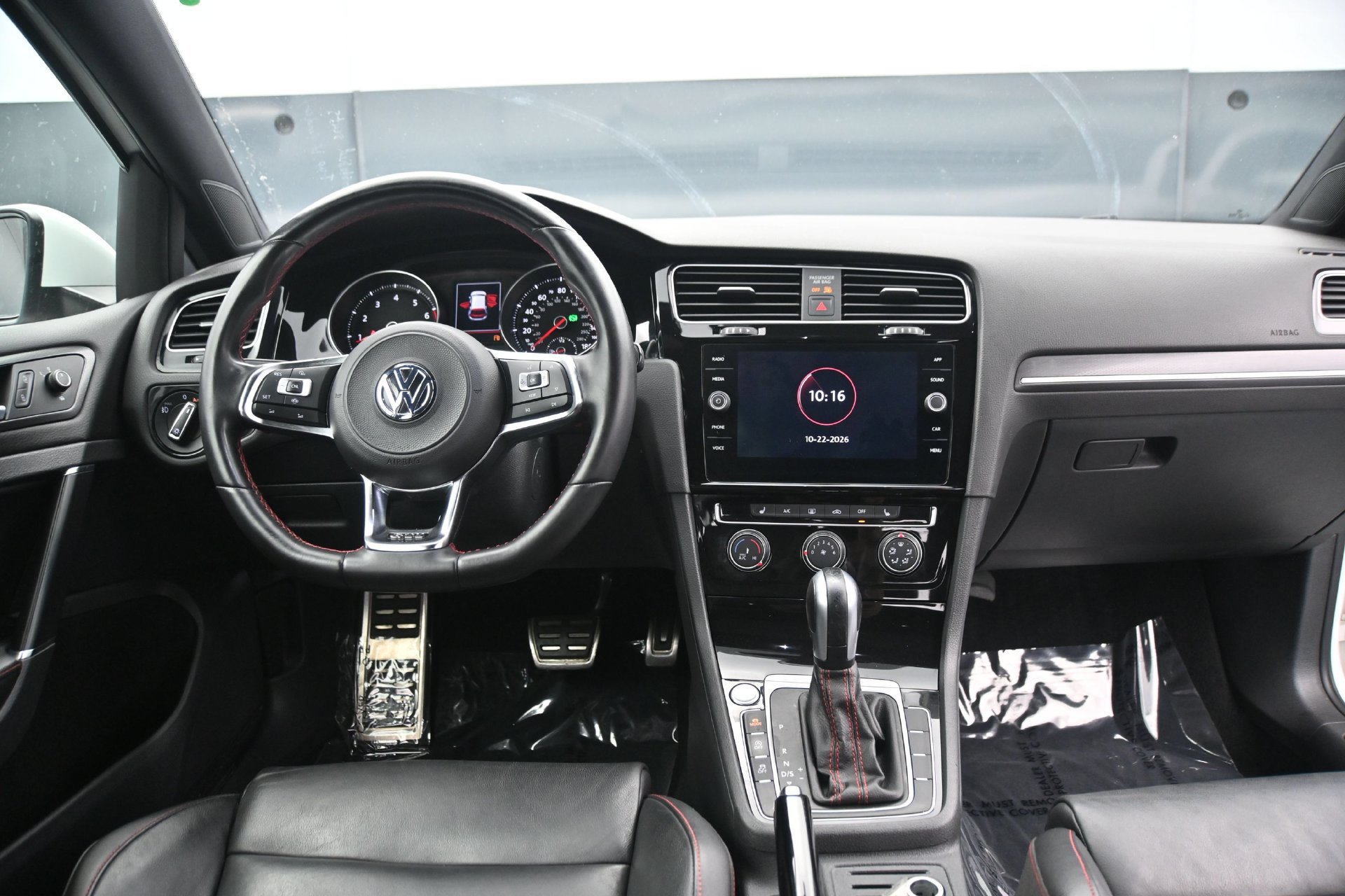 Used 2020 Volkswagen GTI SE FWD image 17