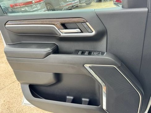 Used 2022 GMC Sierra 1500 SLE AWD/4WD image 17