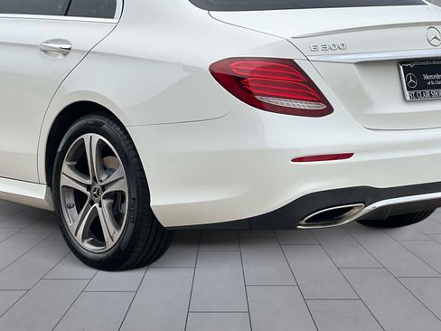 Used 2019 Mercedes-Benz E 300 image 4
