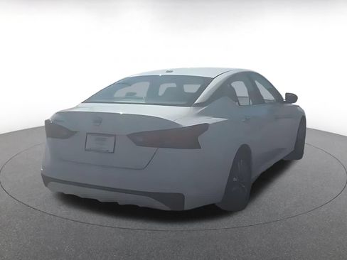 Used 2025 Nissan Altima 2.5 SV FWD image 6