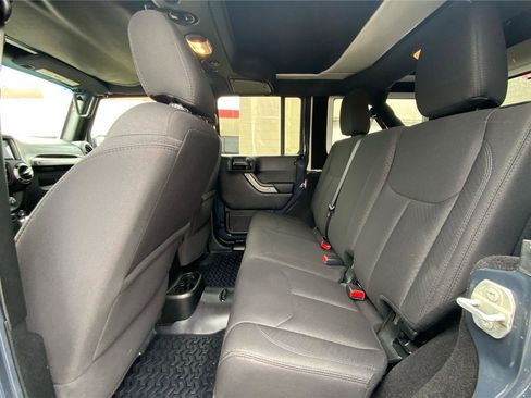 Used 2018 Jeep Wrangler Unlimited Sport S image 11