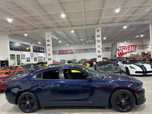 Used 2015 Dodge Charger SE w/ Sport Appearance Group image 5