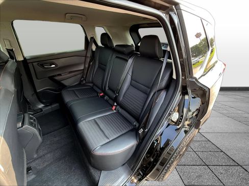 Certified 2026 Nissan Rogue SV AWD/4WD image 25