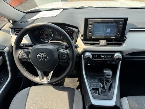Used 2021 Toyota RAV4 XLE w/ XLE Grade Weather Package AWD/4WD image 17