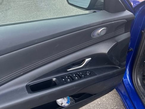 Used 2025 Hyundai Elantra SEL FWD image 4