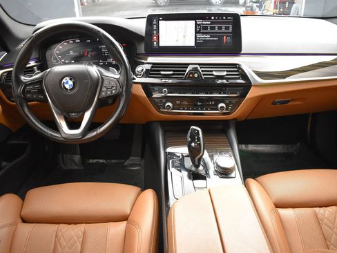 Used 2021 BMW 530i xDrive w/ Convenience Package AWD/4WD image 15