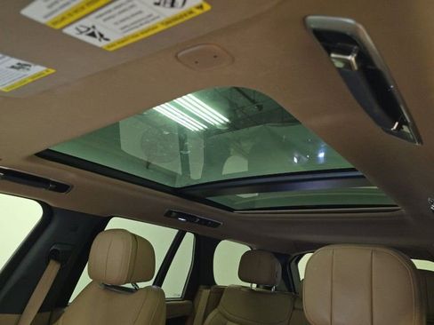 Used 2023 Land Rover Range Rover SE image 7