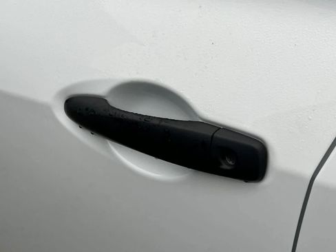 Used 2024 Nissan Kicks S image 18