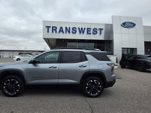 Used 2025 Chevrolet Equinox RS AWD/4WD image 2