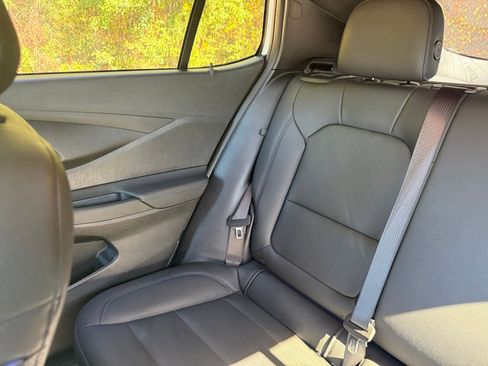 Used 2025 Buick Envista Sport Touring image 39