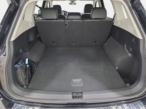 Used 2022 Volkswagen Tiguan SE AWD/4WD image 34