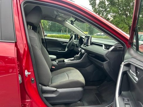 Used 2025 Toyota RAV4 XLE AWD/4WD image 17