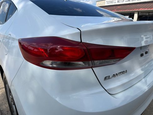 Used 2018 Hyundai Elantra Value Edition FWD image 11