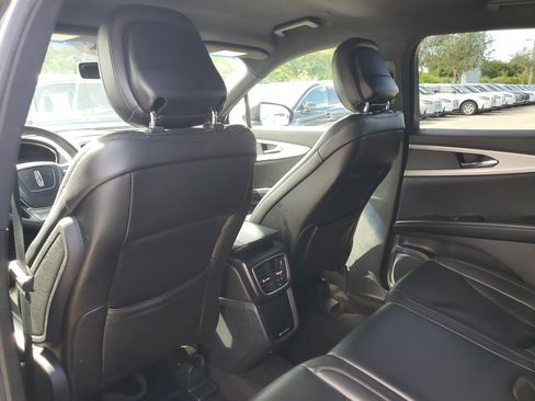 Used 2020 Lincoln Nautilus FWD image 6