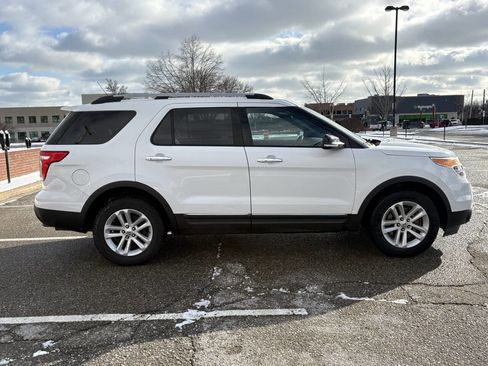 Used 2014 Ford Explorer XLT w/ Equipment Group 202A image 4