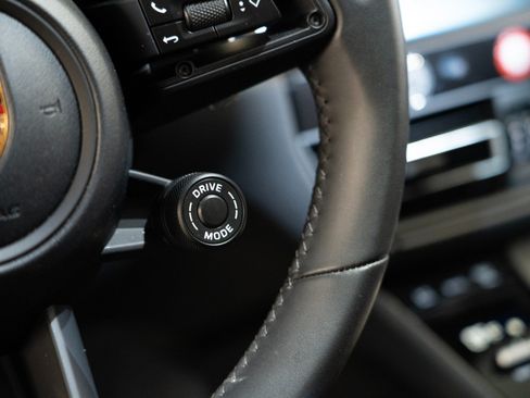 Certified 2026 Porsche Macan AWD/4WD image 22