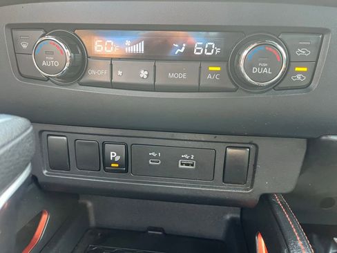 Used 2022 Nissan Frontier PRO-4X w/ Technology Package AWD/4WD image 32
