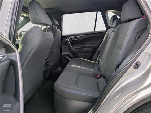 Used 2022 Toyota RAV4 SE w/ Convenience Package image 19