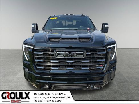 Used 2024 GMC Sierra 3500 AT4 w/ AT4 Premium Plus Package AWD/4WD image 9
