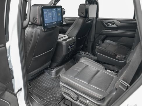 Used 2021 Chevrolet Tahoe RST w/ Luxury Package AWD/4WD image 28