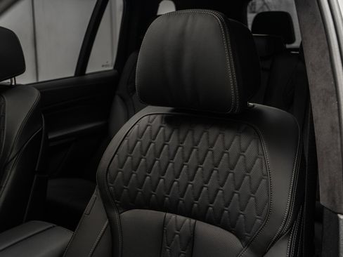 Used 2025 BMW X7 M60i image 24