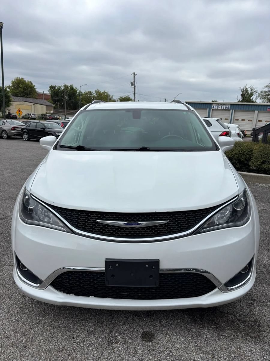 Used 2018 Chrysler Pacifica Touring-L FWD image 8