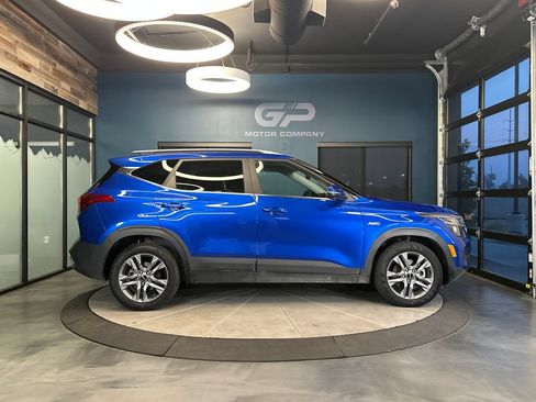 Used 2023 Kia Seltos S w/ Navigation Package AWD/4WD image 2