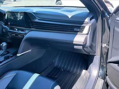 Used 2025 Toyota Camry SE FWD image 15