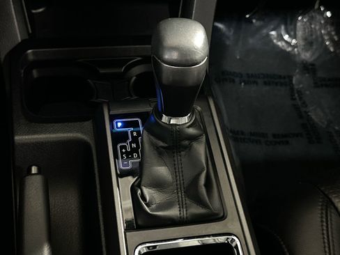 Used 2018 Toyota Tacoma SR image 31