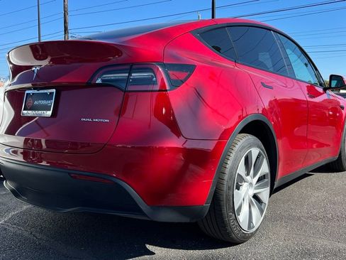 Used 2021 Tesla Model Y Long Range image 7