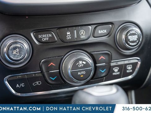 Used 2016 Jeep Cherokee Overland w/ Technology Group image 11