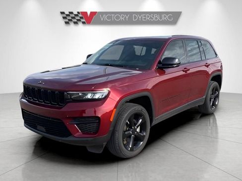 Used 2023 Jeep Grand Cherokee Altitude AWD/4WD image 4