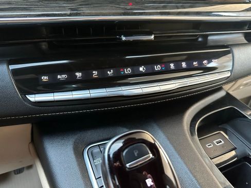 Used 2024 Cadillac Escalade Premium Luxury image 25