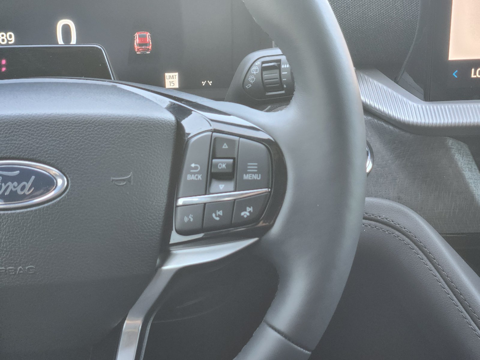 Used 2026 Ford Explorer Platinum RWD image 33