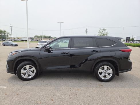 Used 2022 Toyota Highlander LE AWD/4WD image 13
