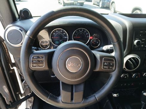 Used 2014 Jeep Wrangler Unlimited Rubicon w/ Connectivity Group AWD/4WD image 21