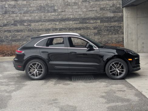 New 2026 Porsche Macan AWD/4WD image 8