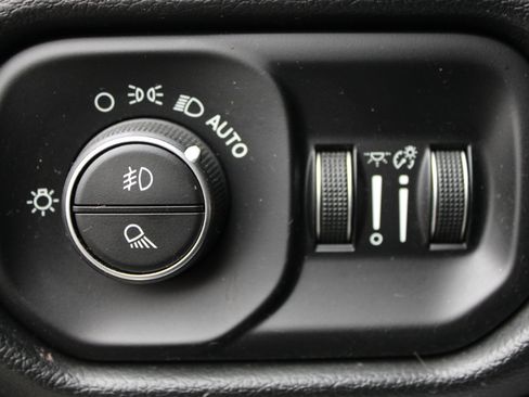 Used 2019 RAM 2500 Laramie w/ Night Edition image 25