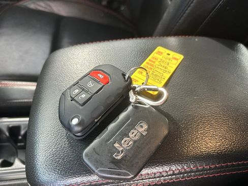 Used 2019 Jeep Wrangler Unlimited Rubicon AWD/4WD image 4