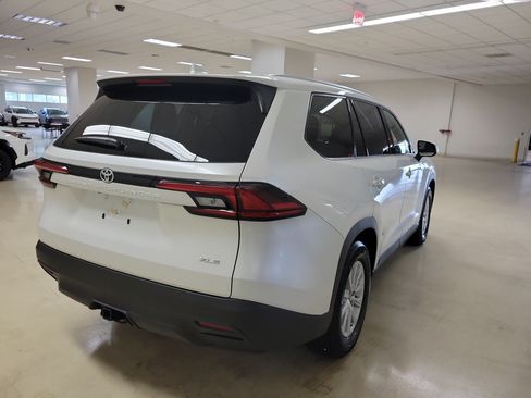 Used 2026 Toyota Grand Highlander FWD image 7