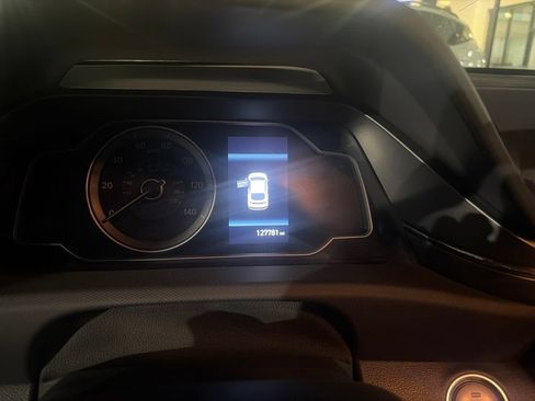 Used 2022 Hyundai Ioniq Blue FWD image 18