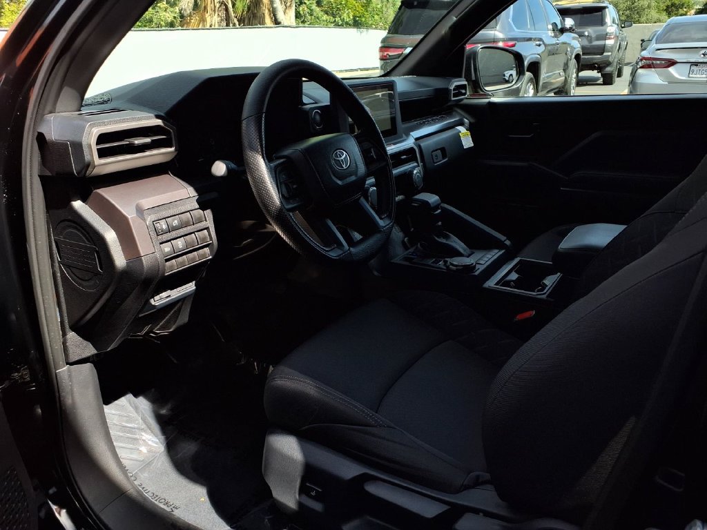 Certified 2025 Toyota Tacoma SR5 AWD/4WD image 16