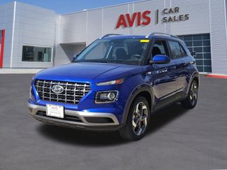 Used 2025 Hyundai Venue SEL video 1