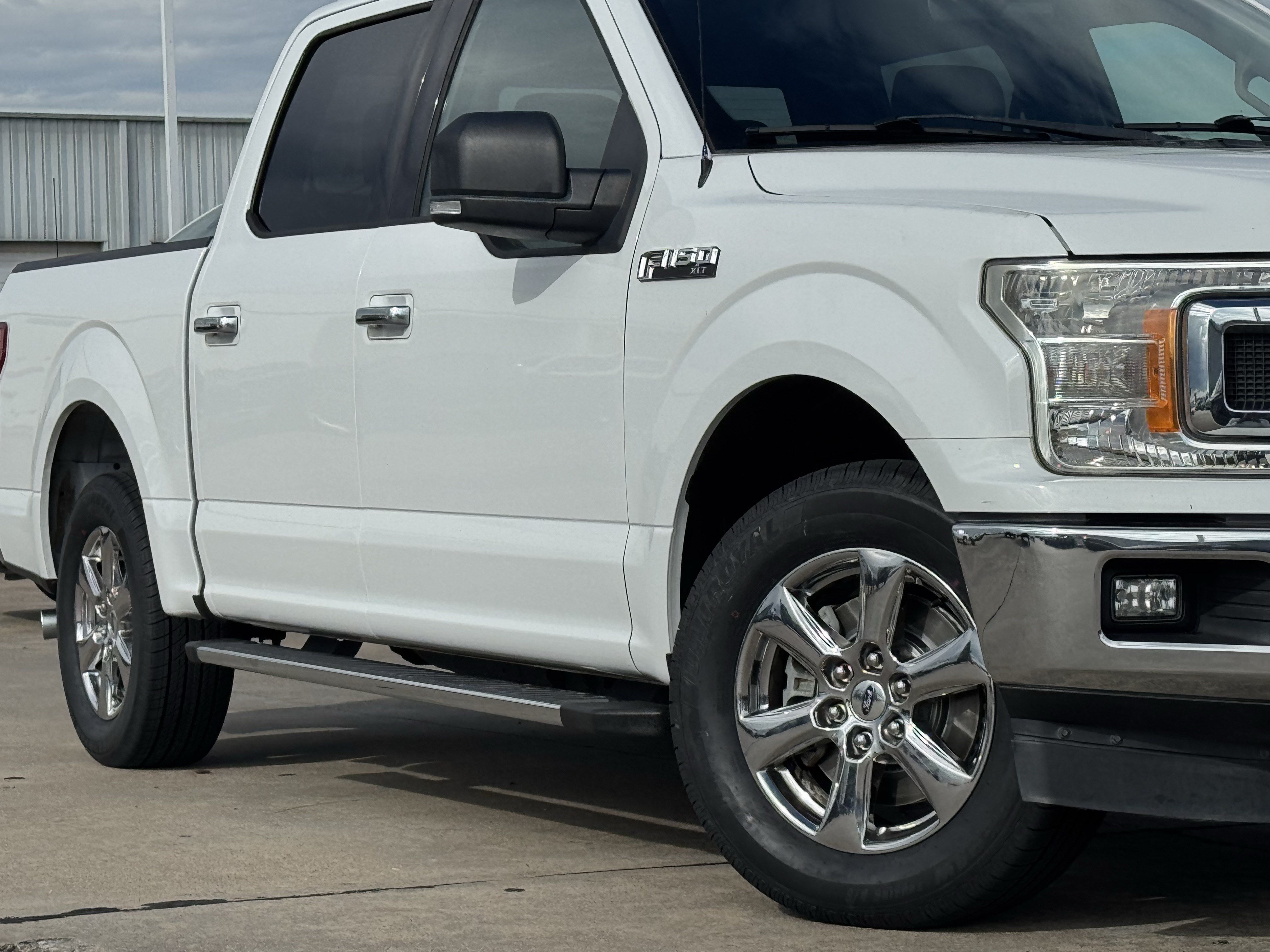 Used 2018 Ford F150 XLT w/ Equipment Group 302A Luxury RWD image 3
