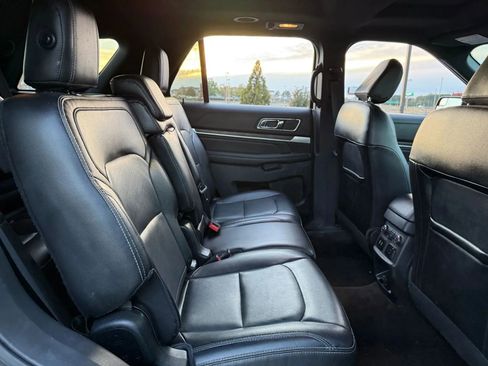Used 2018 Ford Explorer Limited image 16