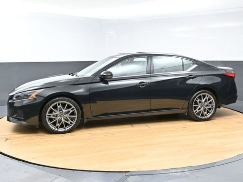 Used 2024 Nissan Altima 2.0 SR FWD image 6