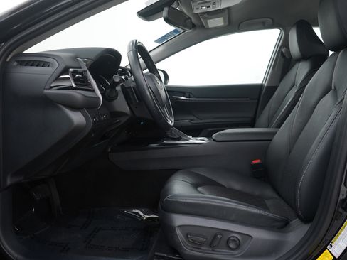 Used 2020 Toyota Camry XSE image 18